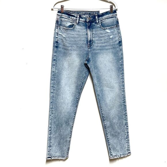 NWT American Eagle The Mom High waisted relaxed Fit Jean Sz 6 28 W - Picture 1 of 7
